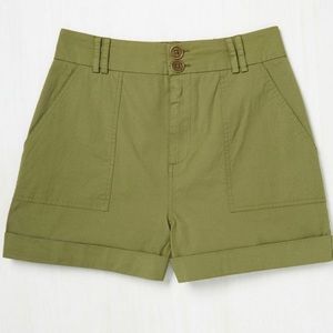 Modcloth safari green cuffed cotton shorts 2X Plus
